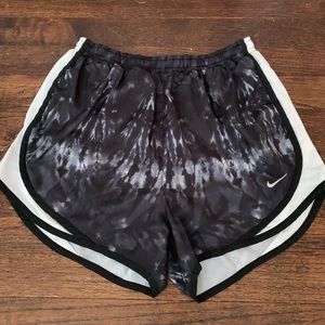 EUC black and white Nike shorts